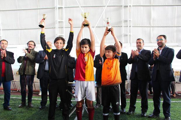 جدال ستاره های نوجوان اردبیلی در لیگ مدارس فوتبال