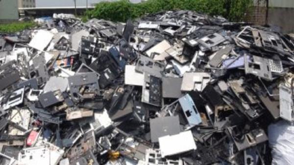 زباله های الکترونیکی چگونه بر محیط زیست تأثیر می گذارند؟
